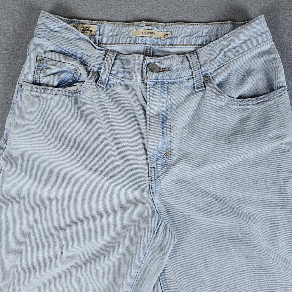 Levis Premium Baggy Dad Jeans Womens 25x30 Blue Light Wash Denim - Picture 2 of 16